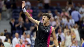 NEW YORK, NEW YORK - SEPTEMBER 05: Ben Shelton of the United States celebrates after defeating Frances Tiafoe of the United States during their Men's Singles Quarterfinal match on Day Nine of the 2023 US Open at the USTA Billie Jean King National Tennis Center on September 05, 2023 in the Flushing neighborhood of the Queens borough of New York City.   Elsa/Getty Images/AFP (Photo by ELSA / GETTY IMAGES NORTH AMERICA / Getty Images via AFP)