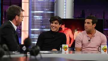 Motos, Mario Casas y el rumor del tamaño de sus testículos en 'El Hormiguero’.