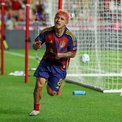 Diego Luna gana el premio Drive Progress impact 2025 en MLS