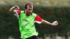 <b>TRABAJO. </b>Yeste, durante un entrenamiento en Lezama, no sabe si continuará en el Athletic.