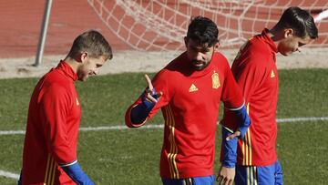 Diego Costa se entren&oacute; con sus compa&ntilde;eros antes de viajar a Granada.