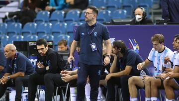 Krakow (Poland), 13/01/2023.- Argentina national team head coach Guillermo Milano reacts during the 28th IHF Men'Äôs World Handball Championship 2023 group F match between Argentina and the Netherlands in Krakow, Poland, 13 January 2023. (Balonmano, Países Bajos; Holanda, Polonia, Cracovia) EFE/EPA/Lukasz Gagulski POLAND OUT
