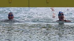 Doha (Qatar), 03/02/2024.- Sharon Van Rouwendaal (L) of Netherlands crosses the finish line first and wins ahead of Maria De Valdes (R) of Spain during the Women's 10km Open Water Final at the FINA World Aquatics Championships Doha 2024 in Doha, Qatar, 03 February 2024. (Países Bajos; Holanda, España, Catar) EFE/EPA/ALI HAIDER
