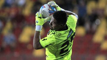 Cristian Guerra vivió duros momentos en Unión Española. Un libro que relata la vida de Robert Enke, arquero alemán que se suicidó, le ayudó a enfrentar su situación. Hoy es feliz en Palestino.