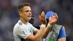 Ex goleadores de la Premier League alaban a Chicharito