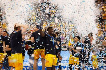 Triunfo, celebración y premio doble para el Gran Canaria. Campeón de la Eurocup y clasificación directa para la Euroliga la próxima temporada.