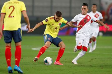 La Selección Colombia derrotó 0-3 a Perú en el estadio Nacional de Lima, por la séptima jornada de las Eliminatorias Sudamericanas.