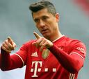 El Bayern se queda con diez y Lewandowski resuelve con un hat-trick