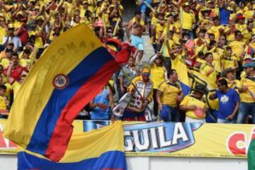 Colombia debuta en las Eliminatorias ante Perú. Ambiente de fiesta y de carnaval en El Metropolitano.