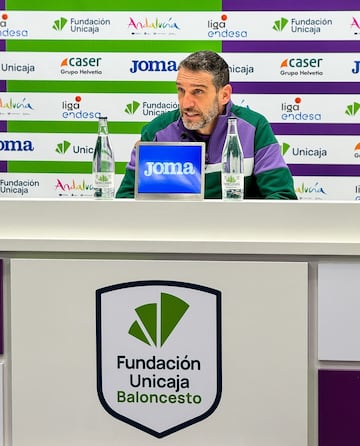 Ibon Navarro durante la comparecencia ante los medios.