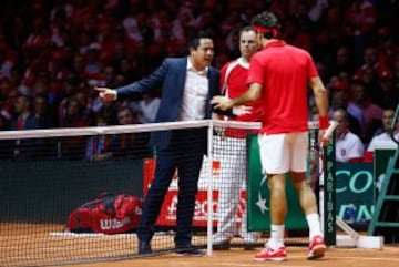 Roger Federer cayó fácil ante Gael Monfils por 6-1, 6-4 y 6-3 en el segundo encuentro de la final.