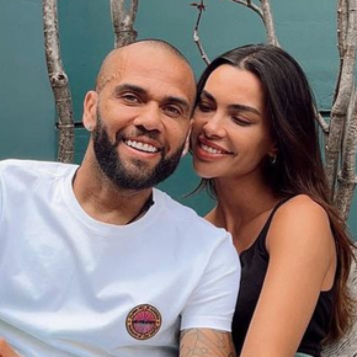 Primeras imágenes de Dani Alves y Joana Sanz juntos en Barcelona - Tikitakas