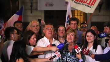 Santiago, 27 de octubre 2024
Mario Desbordes celebra su triunfo por la alcaldia de Santiago en la Plaza de Armas luego de las Elecciones municipales 2024.
Jonnathan Oyarzun/Aton Chile