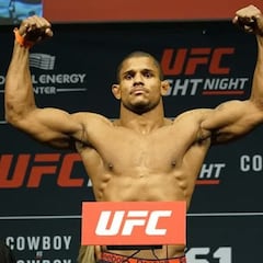 Former UFC fighter arrested with nearly two million dollars worth of cocaine and weapons