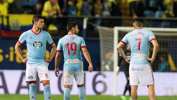 Lucas Boyé, Jonny y Maxi Gómez con gesto contrariado durante el partido entre el Villarreal y el Celta.