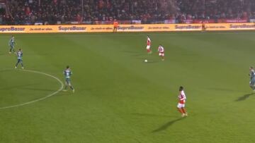 El jugador que contactó la U para el 2025 hizo esto en Europa: ¡tremendo pase!