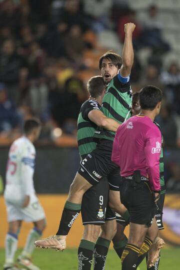 José Abella (24 años), tiene 213 partidos en primera división con Santos y ha participado con la Selección desde la categoría Sub-17. Estuvo por primera vez con la mayor en la convocatoria de septiembre del 2018. Ha ganado 2 Ligas MX, 1 Copa MX y 1 Campeón de Campeones.