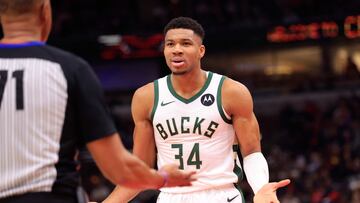 CHICAGO, ILLINOIS - NOVEMBER 30: Giannis Antetokounmpo #34 of the Milwaukee Bucks speaks with referee Rodney Mott #71 during the second half against the Chicago Bulls at the United Center on November 30, 2023 in Chicago, Illinois. NOTE TO USER: User expressly acknowledges and agrees that, by downloading and or using this photograph, User is consenting to the terms and conditions of the Getty Images License Agreement.   Justin Casterline/Getty Images/AFP (Photo by Justin Casterline / GETTY IMAGES NORTH AMERICA / Getty Images via AFP)