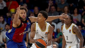 Justin Anderson en acción ante el base Theo Maledon del ASVEL Lyon-Villeurbanne este viernes, durante la jornada 5 de la EuroLiga.