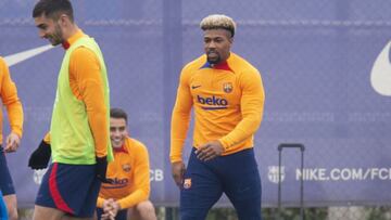 Adama entra por Dembélé