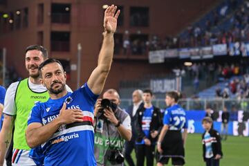 El veterano delantero italiano de la Sampdoria sigue haciendo goles a sus 39 años. Aunque en la 2021/2022 ha logrado la segunda peor cifra goleadora desde que regresó a la ‘Samp’ (6 tantos), Fabio Quagliarella ha jugado 35 partidos este curso, 21 como titular. Si bien el contrato del italiano terminaba el 30 de junio, la agencia italiana ANSA anunció que Quagliarella seguirá ligado a la Sampdoria hasta los 40 años.