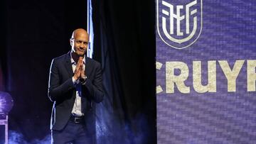 AME1762. QUITO (ECUADOR), 13/01/2020.- El hispano-holandés Jordi Cruyff durante su presentación oficial como nuevo entrenador de la selección ecuatoriana, este lunes, en la Casa de la Selección, en Quito (Ecuador). El nombramie