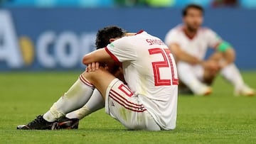 Sardar Azmoun se lamenta tras un partido.