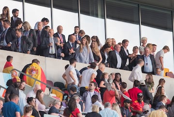 La Princesa de Asturias, Doña Leonor y la Infanta Doña Sofía en el palco. 