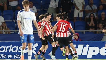 El Bilbao Athletic celebra un gol ante el CD Tenerife.