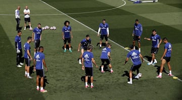 Último entrenamiento del Real Madrid antes de viajar a Málaga