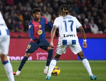 Yamal y Neyou, durante un momento del partido. 