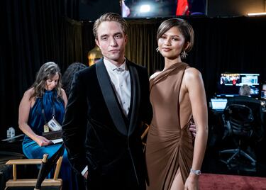 Robert Pattinson y Zendaya durante la 98.ª edición de los premios Oscar 2026 celebrados en el Dolby Theatre.