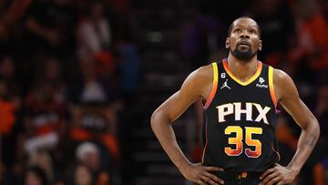 PHOENIX, ARIZONA - MAY 11: Kevin Durant #35 of the Phoenix Suns reacts during the fourth quarter against the Denver Nuggets in game six of the Western Conference Semifinal Playoffs at Footprint Center on May 11, 2023 in Phoenix, Arizona. NOTE TO USER: User expressly acknowledges and agrees that, by downloading and or using this photograph, User is consenting to the terms and conditions of the Getty Images License Agreement.   Christian Petersen/Getty Images/AFP (Photo by Christian Petersen / GETTY IMAGES NORTH AMERICA / Getty Images via AFP)