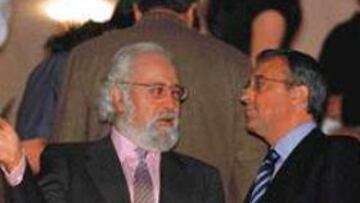 LA CAM DIO EL PASO DEFINiTIVO. Luis Eduardo Cortés, vicepresidente de la Comunidad Autónoma de Madrid (en la imagen junto a Florentino Pérez), firmó ayer la aprobación definitiva del proyecto urbanístico de la Ciudad Deportiva del Real Madrid.