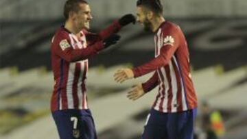Carrasco celebra un gol con Griezmann.