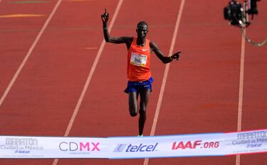 En la rama varonil, Kenia hizo el 1-2-3 conTitus Ekiru, Edwin Koech y Matthew Kipkoech Kisorio. Y en la femenil, Etiopía lo hizo con Etaferahu Woda Temesgen, Fantu Eticha Kimma y Tinbit Gidey Weldegebriel.