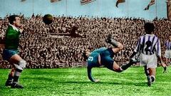 Di Stéfano le hace un gol de tacón a Saso (1954)