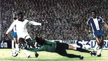 Laurie Cunningham, en 1980, en el partido de vuelta de octavos de la Copa de Europa entre el Real Madrid y el Oporto. 