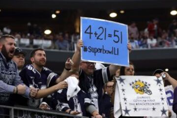 Aquí unos aficionados de los Cowboys que claramente no saben sumar. A ver chicos, 4 + 21 es 25 (sí, con rima).