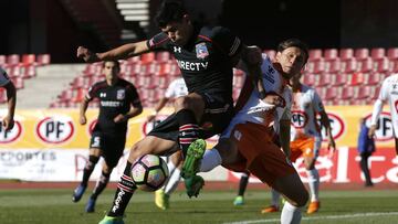 Futbol, Cobresal vs Colo Colo.
 Decimoquinta fecha, campeonato de Clausura 2016/17.
 El jugador de Colo Colo Esteban Pavez, izquierda, disputa el balon contra Jose Luis Cabion de Cobresal durante el partido de primera division en el estadio La Portada de 