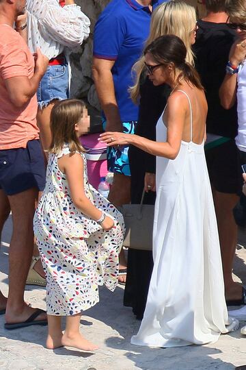 El exfutbolista británico disfruta de unos días de descanso en las playas francesas de Cannes. Le acompañan su mujer Victoria, sus hijos y el cantante Elton John.