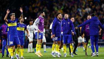 Soccer Football - Copa Libertadores - Group E - Boca Juniors v Deportivo Cali - Estadio Alberto J. Armando, Buenos Aires, Argentina - May 27, 2022 Boca Juniors' Carlos Izquierdoz with teammates after the match REUTERS/Agustin Marcarian