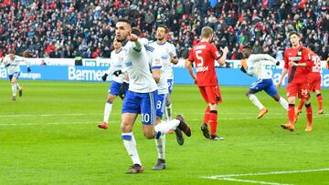 El Schalke caza al Dortmund; el colista remonta al Leipzig