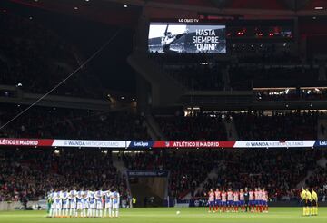 Minuto de silencio por el ex-jugador del Sporting de Gijón y Barcelona, Enrique Castro 'Quini'.