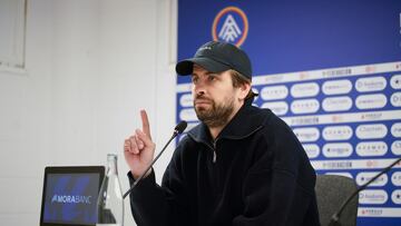 A Piqu¨¦ le crecen los enanos: el Gobierno de Andorra prefiere el rugby al f¨²tbol