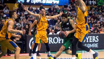 GRAF6477. BADALONA (BARCELONA), 27/01/2019.- El base argentino del Divina Seguros Nico Laprovittola (2d) rodeado de rivales del Herbalife GC durante el partido de la jornada 18 de la liga ACB Endesa disputado esta tarde en el Olimpico de Badalona. EFE/Quique Garc&iacute;a