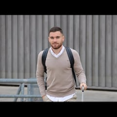 Javi Galán, día 1 como rojiblanco