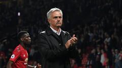 Mourinho aplaude tras caer ante el Tottenham. 