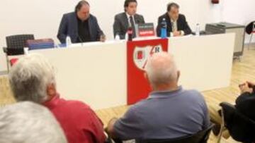 <b>LA ANTERIOR. </b>Fraile, Martín Presa y Tebas, en la anterior junta.