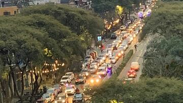 Los aficionados de Newell's salieron a las calles, a pie y en vehículos, de su ciudad para que el jugador del Barcelona regrese a su club de origen.